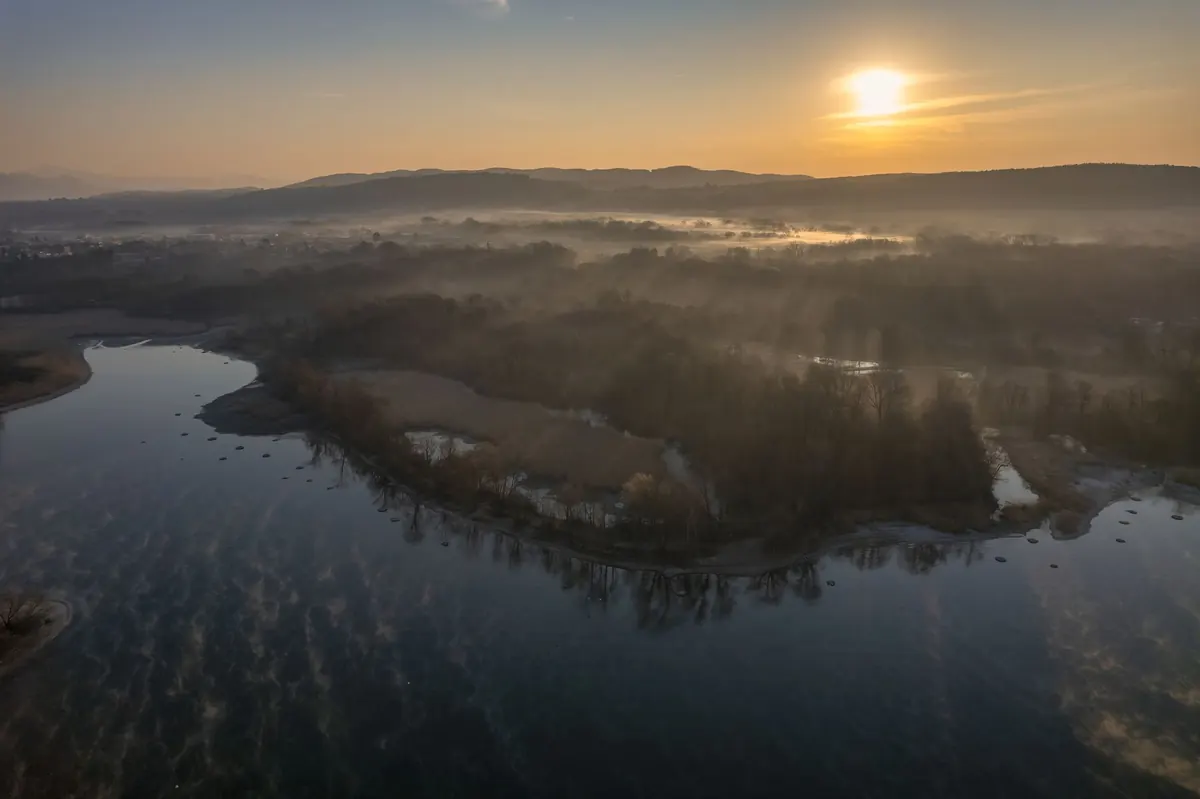 Photographing Mist at Sunrise: Settings and Composition Tips